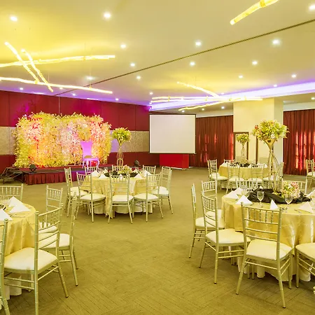 Golden Prince Hotel & Suites-3